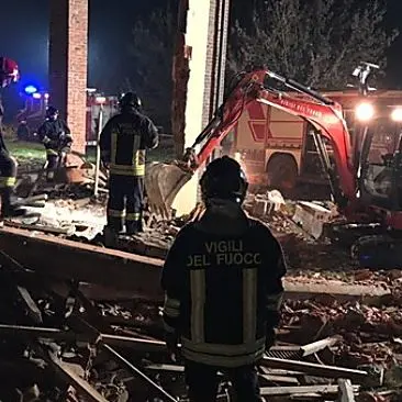 Esplode una cascina, morti due vigili del fuoco