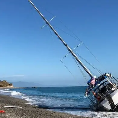 Sbarca insieme ad altri 36 migranti nella Locride e viene investito da un treno