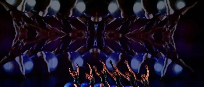 Cosenza, il mondo magico di “Alice” debutta al Rendano con i Momix