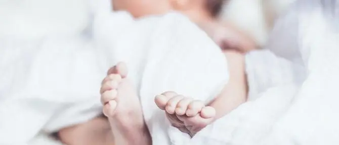 Bimbo nasce con malattia grave, i genitori lo abbandonano in ospedale