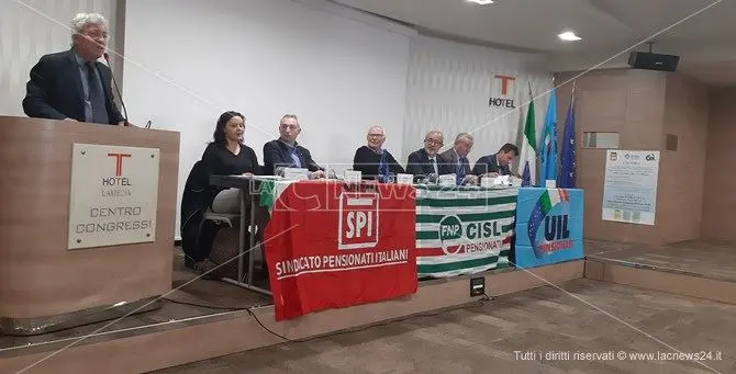 «Pensionati come bancomat»: sindacati calabresi sfidano il governo