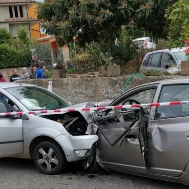 Scontro frontale tra due auto a Serrastetta, un ferito grave