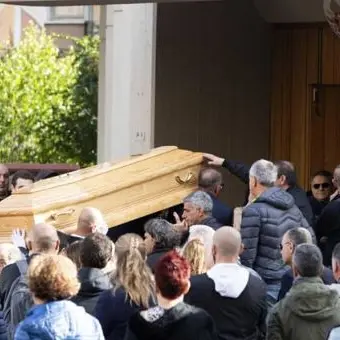 Omicidio Sacchi, chiesa gremita per Luca: «La sua morte sia motivo di vita»