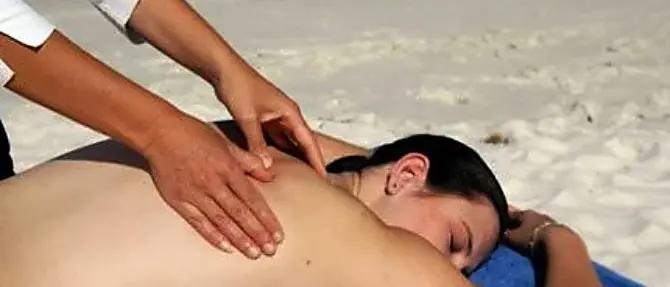 Massaggiatori abusivi sulle spiagge di Tropea, emessi due daspo