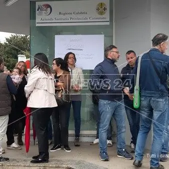 A Lamezia oltre 1500 bimbi disabili senza cure, i genitori: «Basta parole»
