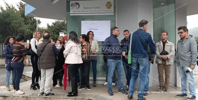 A Lamezia oltre 1500 bimbi disabili senza cure, i genitori: «Basta parole»