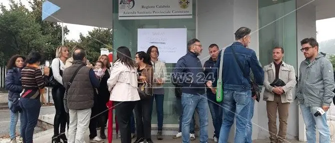 A Lamezia oltre 1500 bimbi disabili senza cure, i genitori: «Basta parole»