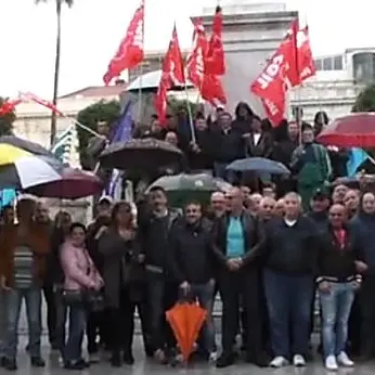 «Vogliamo i nostri soldi perché li abbiamo sudati»: operai Avr protestano a Reggio