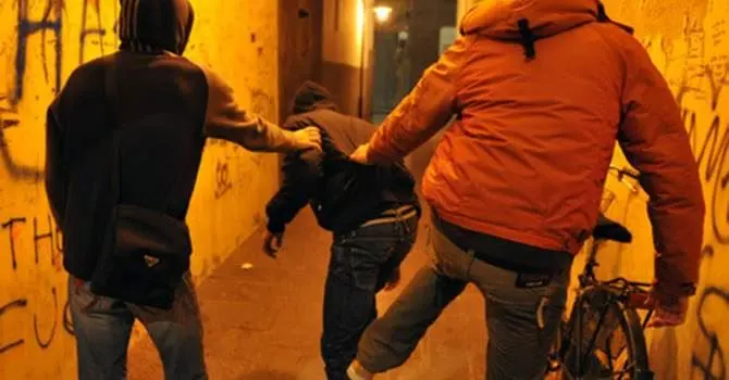 Amantea, 15enne aggredito dal branco durante la sfilata di Carnevale