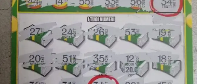 Lascia il “gratta e vinci” ad una sconosciuta e lei vince 10mila euro