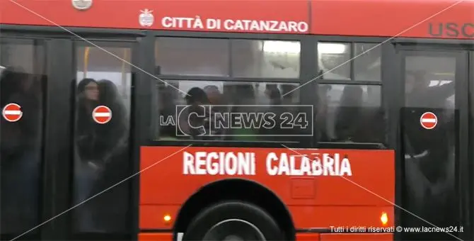 «Stipati nei bus come sardine», protestano gli universitari di Catanzaro