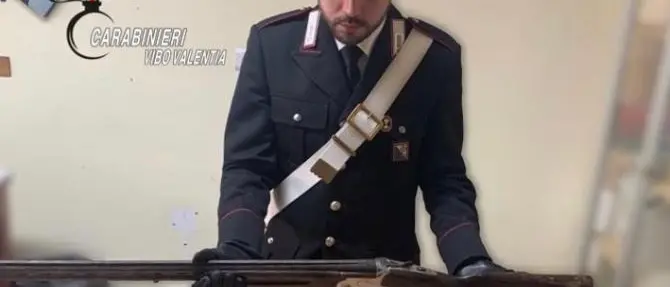 Fucile e munizioni nella canna fumaria del camino, due arresti a Gerocarne