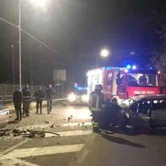 Scontro frontale tra due auto all’alba, due feriti a Catanzaro