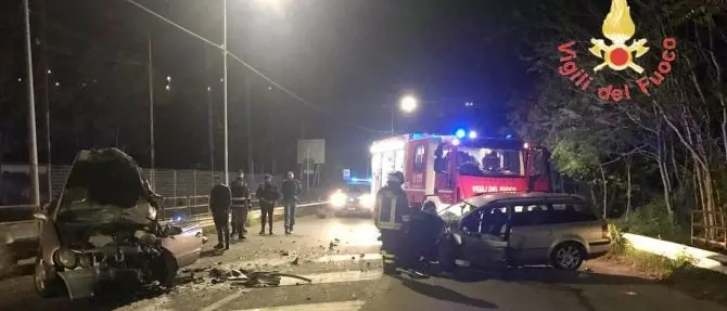 Scontro frontale tra due auto all’alba, due feriti a Catanzaro