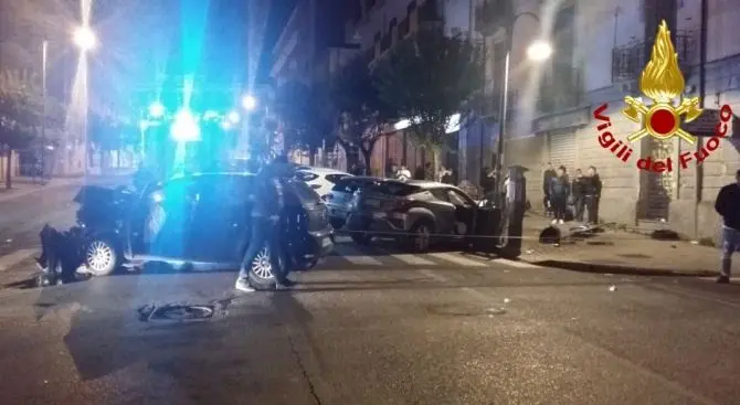 Incidente nella notte a Cosenza, coinvolte più auto