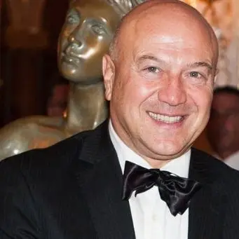 Viaggi, regali e casa al figlio: indagato per corruzione ex ambasciatore calabrese