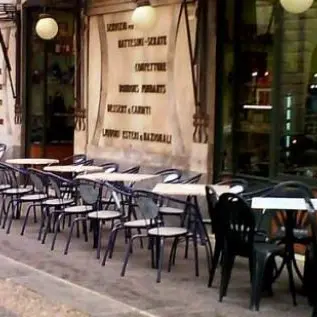 Catanzaro, chiude i battenti lo storico caffè Serrao: al via la raccolta firme