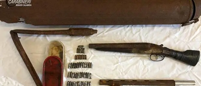 Reggio, rinvenute dai carabinieri armi e munizioni nascoste