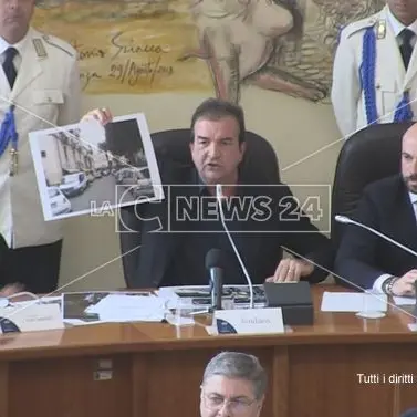 Cosenza, al via il consiglio comunale per il riconoscimento del dissesto