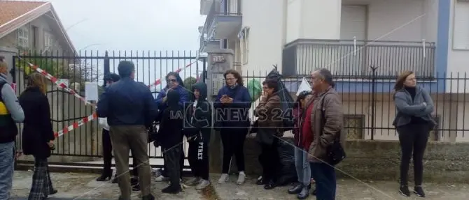 La furia del mare travolge le case, famiglie evacuate a Fuscaldo