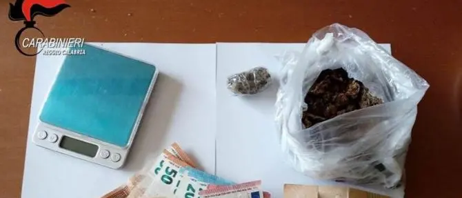 Nascondeva nell'armadio 100 grammi di marijuana: arrestato 39enne reggino
