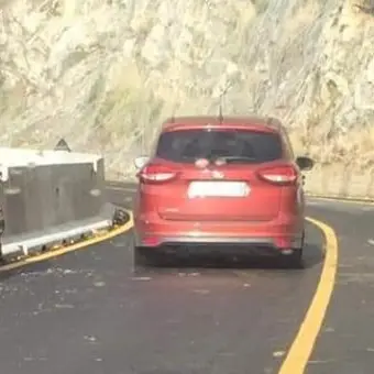Piovono ancora massi sulla Strada del mare riaperta quattro mesi fa