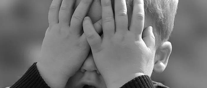 Bimbi picchiati, calpestati e minacciati di morte dalle maestre: l’orrore nell’asilo di Cariati