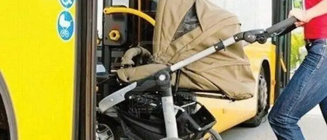 Le vietano di salire sul bus col passeggino, mamma aggredisce autista