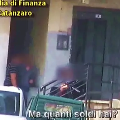 Spaccio a Lamezia, turni h24 nel quartiere rom per smerciare la droga