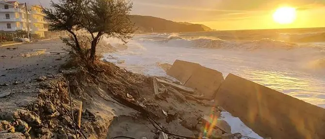 Maltempo, Bova Marina fa la conta dei danni: lungomare distrutto