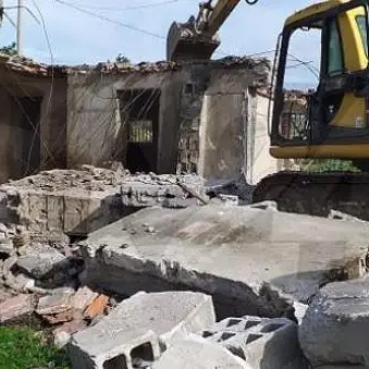 Lotta al degrado, a Platì un campo di calcetto al posto dei manufatti abusivi
