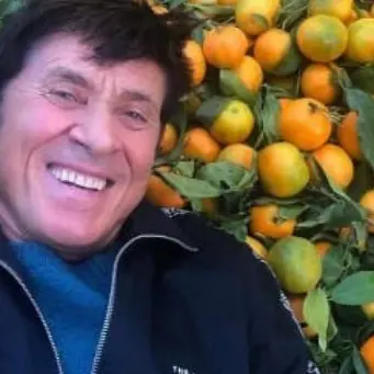 Gianni Morandi posta sui social le clementine di Corigliano-Rossano