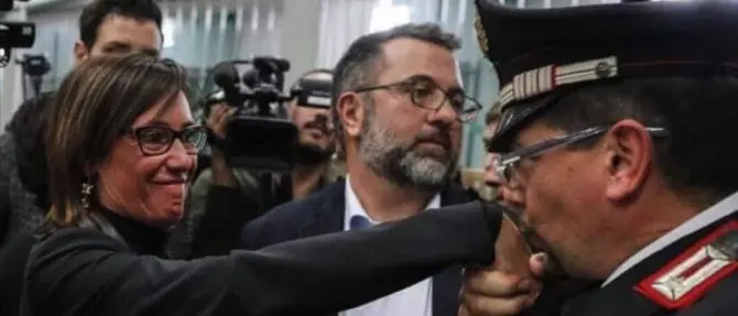 Cucchi, il carabiniere autore del baciamano: «Mi sono sentito di farlo»