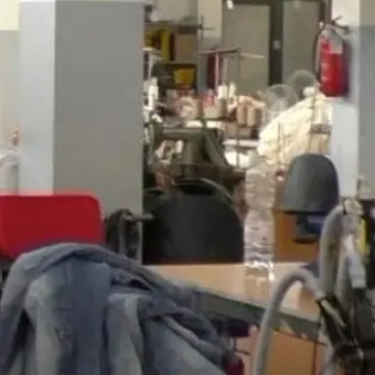 Teneva segregati 43 operai: arrestato imprenditore nel Napoletano