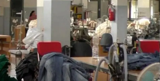 Teneva segregati 43 operai: arrestato imprenditore nel Napoletano