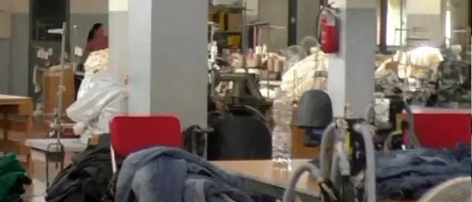 Teneva segregati 43 operai: arrestato imprenditore nel Napoletano