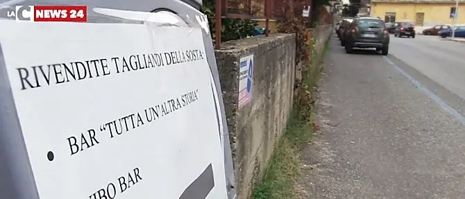 Vibo, la giungla delle strisce blu tra stalli scoloriti e parchimetri rotti