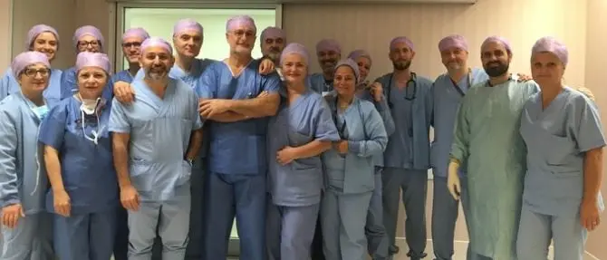 Tumori, musicista operato al cervello mentre suona il piano