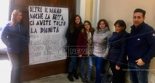 Il pasticcio dell’Asp di Reggio: 15 oss chiamati a lavorare e “licenziati” prima di iniziare