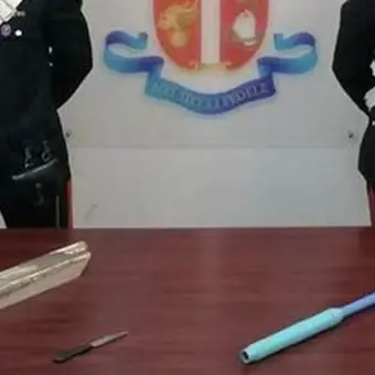 Picchia e minaccia di morte gli anziani genitori, arrestato 35enne