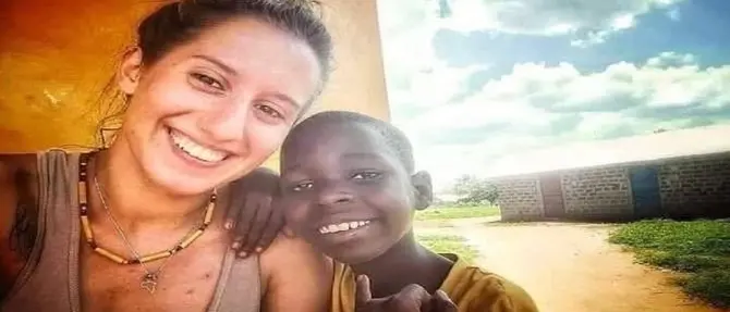 Volontaria rapita in Kenia un anno fa: «Silvia Romano prigioniera di un gruppo islamista»