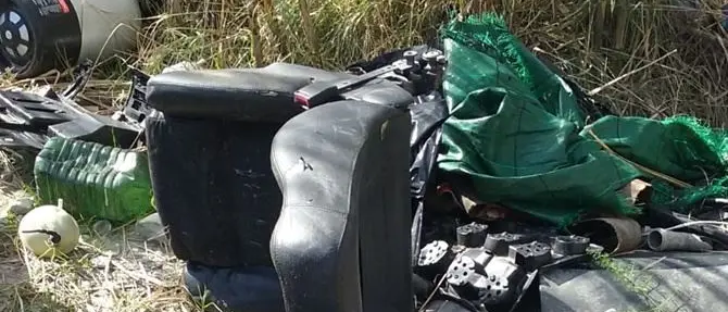 Fiume Lao trasformato in discarica, le associazioni: «Regione assente»