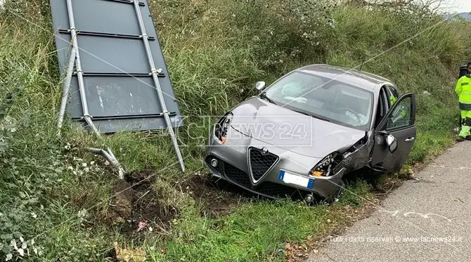 Scontro tra un'auto e un furgone nei pressi di San Fili, disagi sulla statale 107