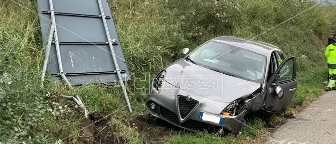 Scontro tra un'auto e un furgone nei pressi di San Fili, disagi sulla statale 107