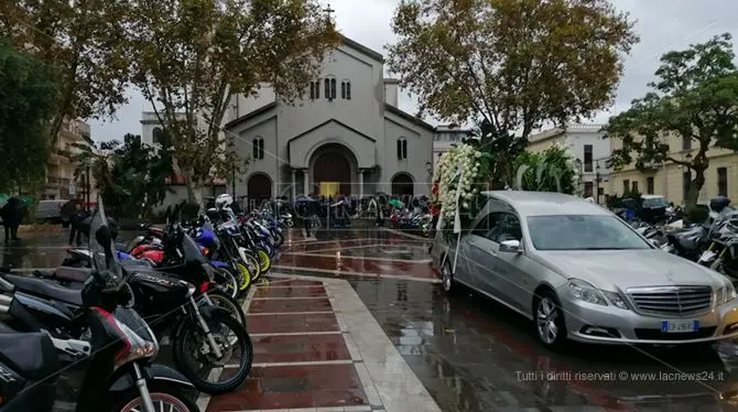 Addio Walter, Reggio saluta il giovane biker morto: «Veglierà su di noi»