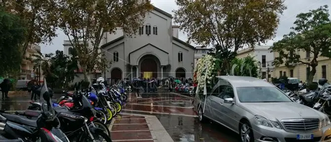 Addio Walter, Reggio saluta il giovane biker morto: «Veglierà su di noi»