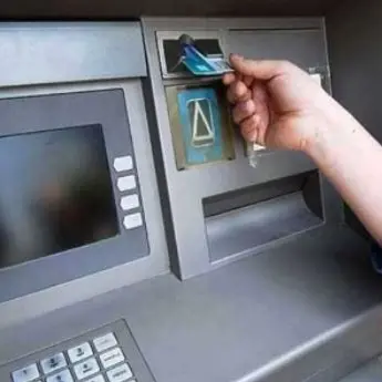 Sila, dopo anni di attesa apre sportello bancomat a Lorica