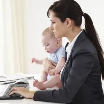 Bonus Mamme, tutto fermo: il decreto attuativo non arriva e le lavoratrici restano escluse\n