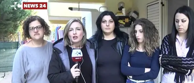 Le mamme dell’asilo degli orrori: «Quelle maestre erano nostre amiche»