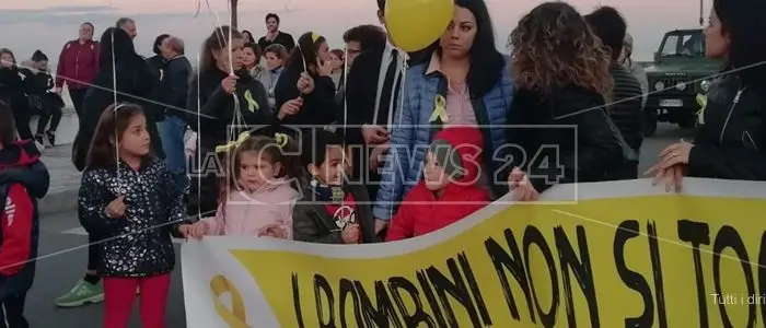 «I bambini non si toccano»: l'urlo delle mamme dei bimbi dell'asilo degli orrori